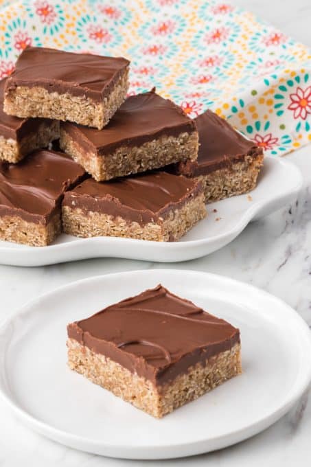 Chewy chocolate peanut butter dessert oat bars.
