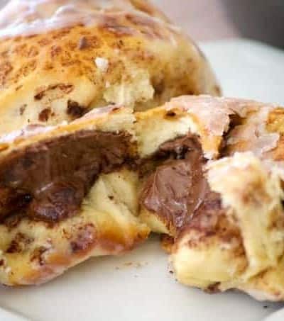 These 2-Ingredient Nutella Cinnamon Rolls are a super easy and quick breakfast treat that will be perfect for this weekend. Be sure to make a double batch!