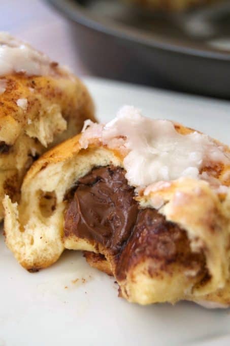 These 2-Ingredient Nutella Cinnamon Rolls are a super easy and quick breakfast treat that will be perfect for this weekend. Be sure to make a double batch!