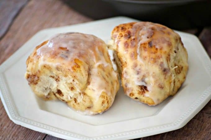 These 2-Ingredient Nutella Cinnamon Rolls are a super easy and quick breakfast treat that will be perfect for this weekend. Be sure to make a double batch!