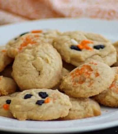 These Pumpkin Spice Cream Cheese Cookies have the right amount of pumpkin spice and cream cheese to make them a new Fall favorite! You'll make them yearly!