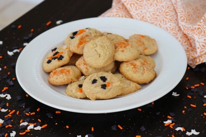 These Pumpkin Spice Cream Cheese Cookies have the right amount of pumpkin spice and cream cheese to make them a new Fall favorite! You'll make them yearly!