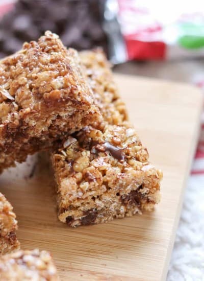 No-Bake Rice Krispies Granola Bars with chocolate, peanut butter and coconut - the perfect grab and go breakfast!