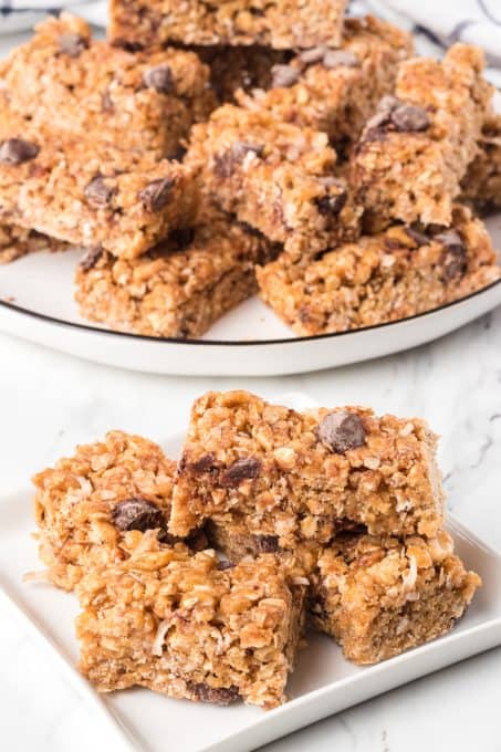 Easy no bake granola bars made of cereal and more.