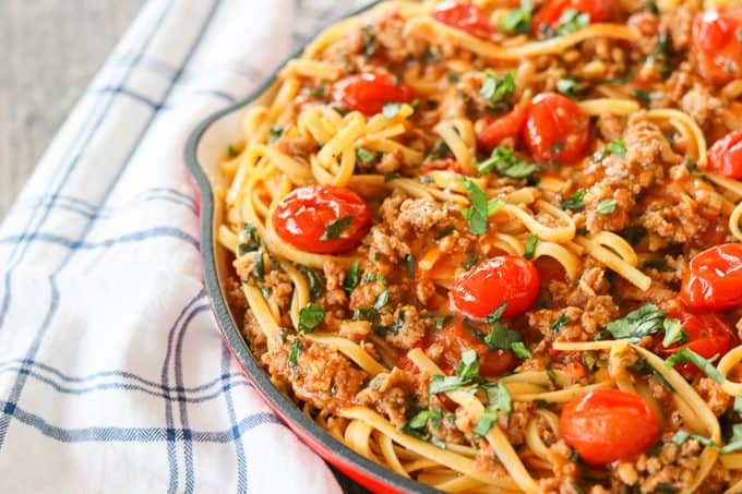 An easy weeknight meal with linguine, tomatoes, sausage and more in this One Pot Sausage Linguine.