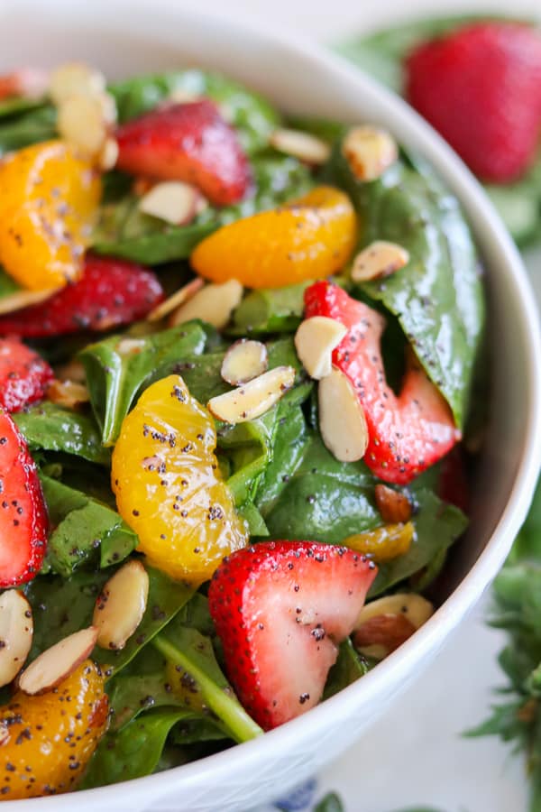 Fresh spinach, strawberries, mandarin oranges and sliced almonds make up this delicious Strawberry Spinach Salad. Fresh spinach, strawberries, mandarin oranges and sliced almonds make up this delicious Strawberry Spinach Salad.