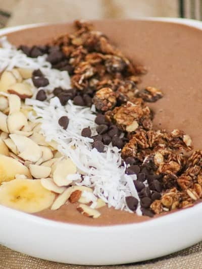 This Banana Mocha Smoothie Bowl is a great and healthy way to start your day.