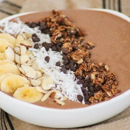 This Banana Mocha Smoothie Bowl is a great and healthy way to start your day.