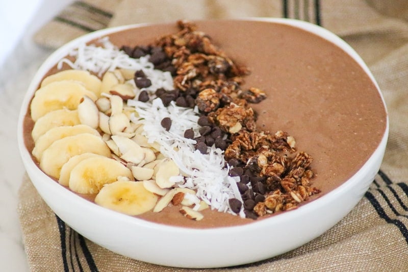 https://www.365daysofbakingandmore.com/wp-content/uploads/2018/07/Banana-Mocha-Smoothie-Bowl-FEATURE1.jpg