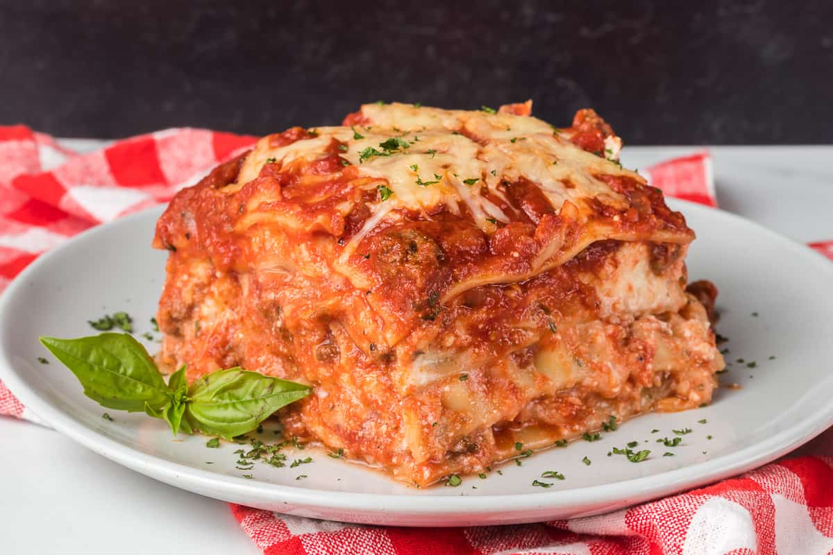 resistirse pistola Audaz Mom's Lasagna Recipe {Comfort Food} | 365 Days of Baking