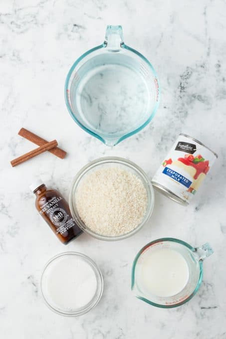 Ingredients to make a Horchata.