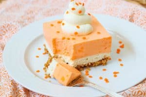 Orange Creamsicle Dream Bars - a perfectly refreshing NO BAKE dessert for summer.dessert