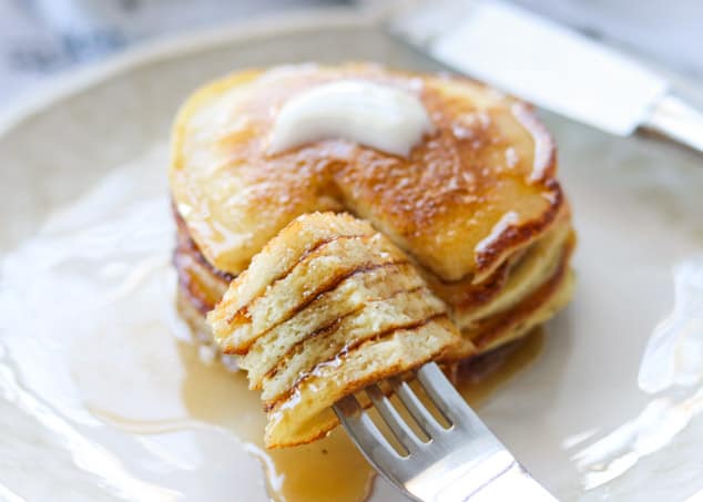 Easy Fluffy Griddle Cakes (Best Griddle Pancake Recipe) - IzzyCooking