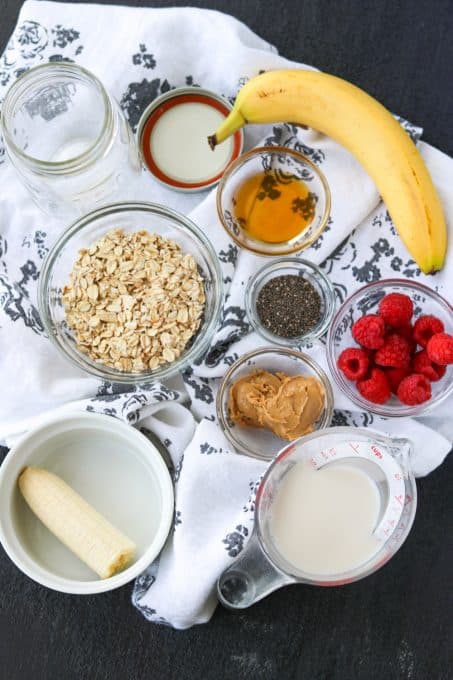 Ingredients to make overnight oats.