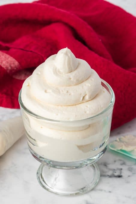 Easy 5 minute 4 Ingredient Recipe for Stabilized Whipped Cream