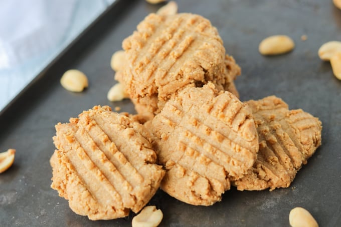 3 ingredient peanut butter cookies without the sugar!