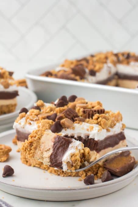 A forkful of no bake peanut butter chocolate dessert.