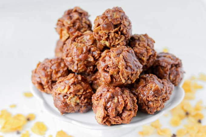 No bake peanut butter cornflake cookies with chocolate!