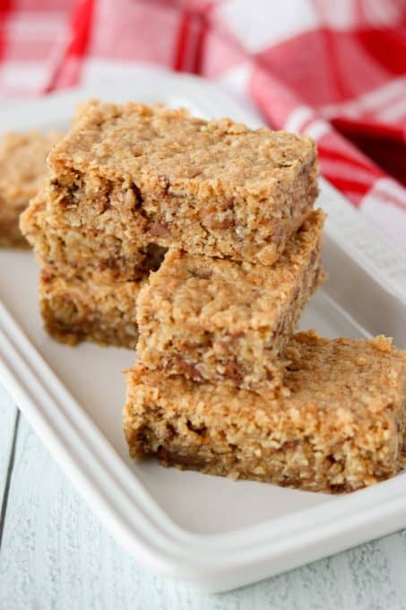 Bars with Toffee, Oatmeal and Coconut