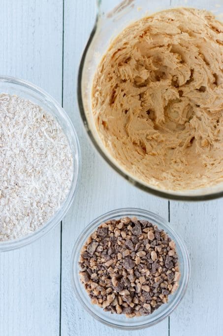 Oatmeal and coconut, toffee chips and batter.