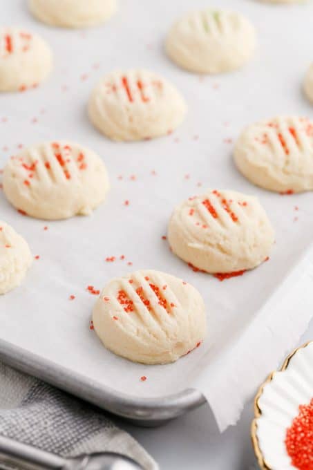 Shortbread with sprinkles on top.