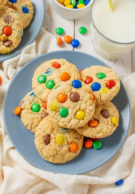 Cookies with peanut butter, oatmeal and M&M candies.