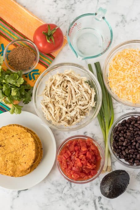 Ingredients for tostadas with chicken.