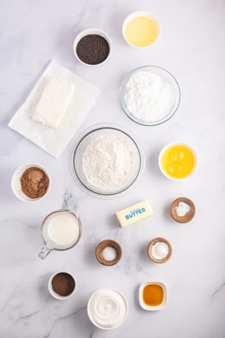 Ingredients for Chocolate cupcakes with Oreos.