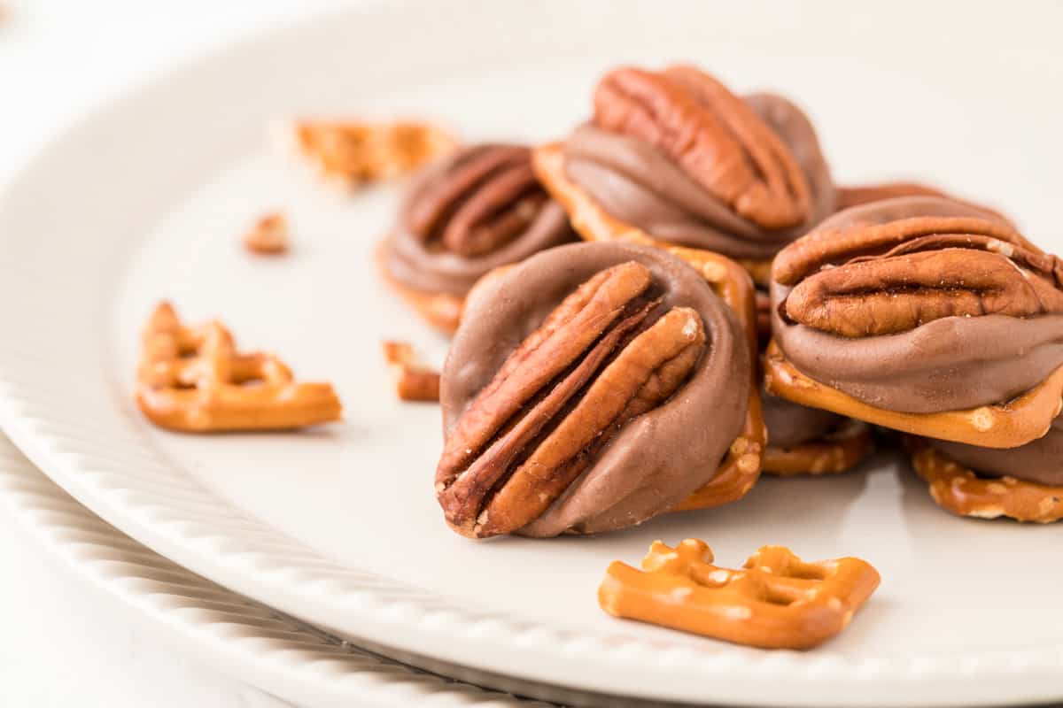 Rolo Pretzels with M&Ms - Oh Sweet Basil