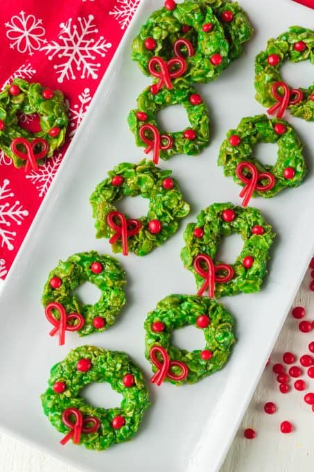 A plate of green wreath cookies.