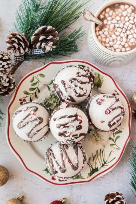 A tray of bombs for hot chocolate with peppermint and instant coffee.