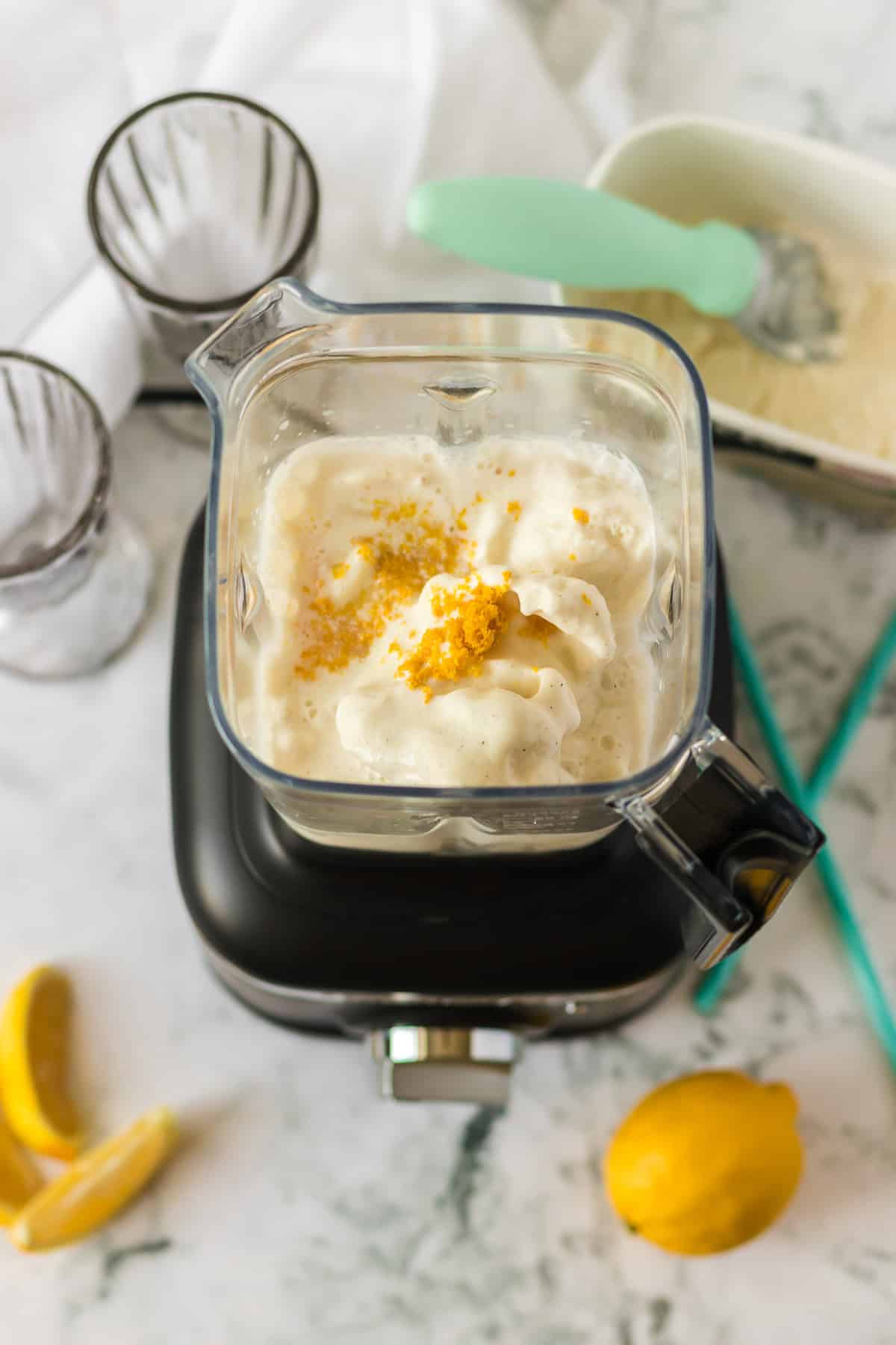 Process of making a lemonade frosty.