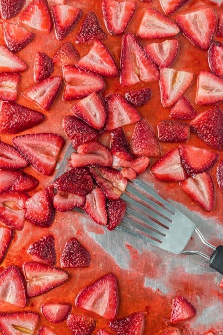 A tray of strawberries that have been baked in the oven.