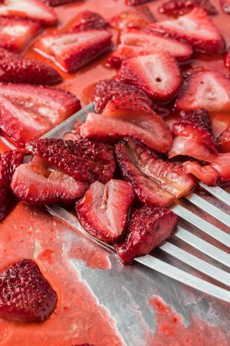 Juicy baked strawberries