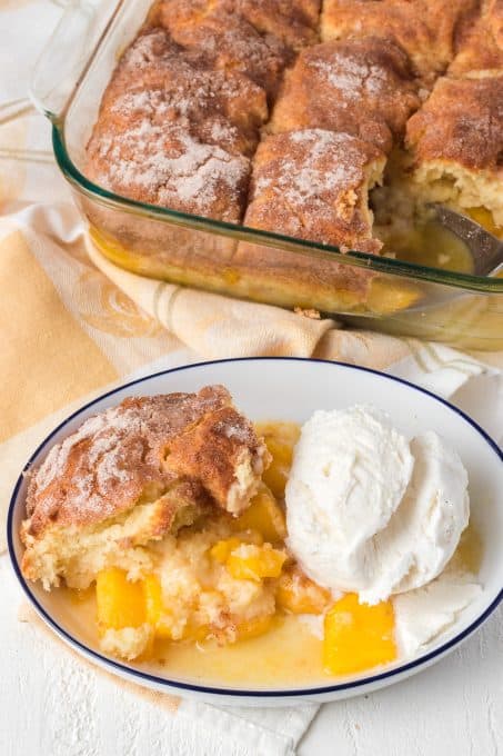 Cobbler with cinnamon sugar and peaches.