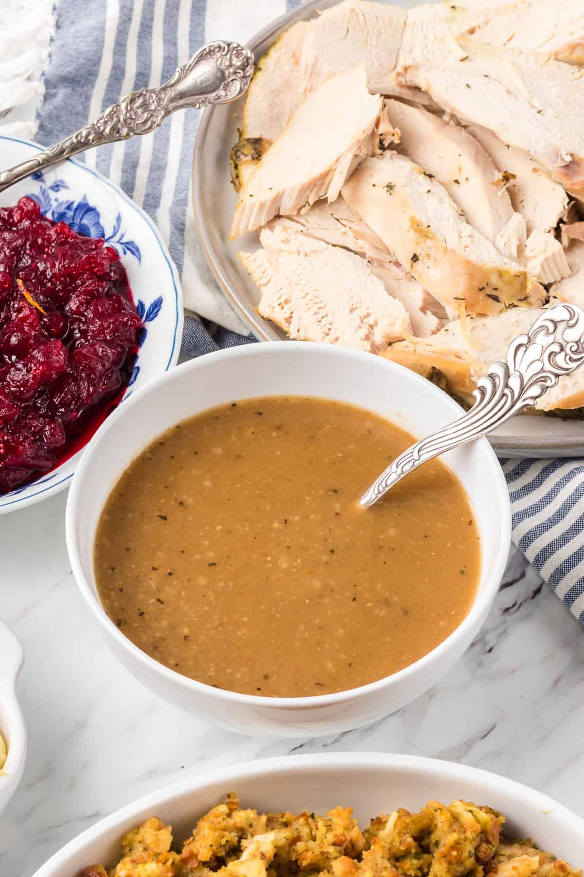 easy-turkey-gravy-with-without-drippings-365-days-of-baking