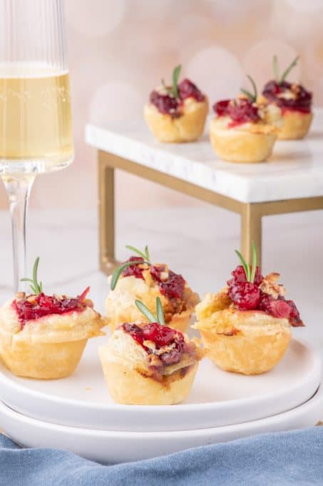 Puff pastry dough filled with brie and cranberries and topped with hazelnuts.