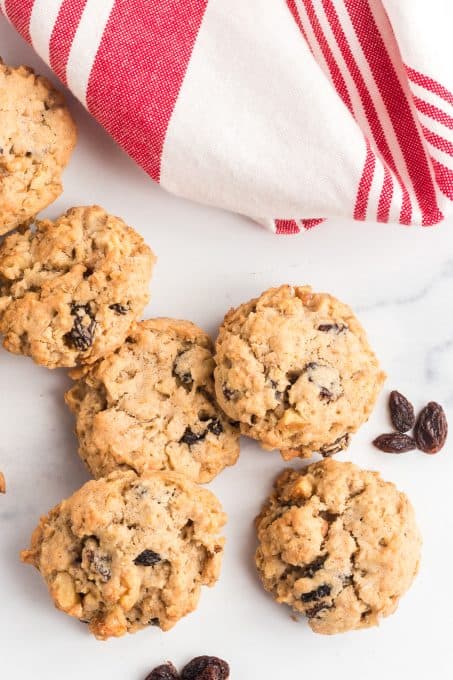 Cookies made with oats and raisins.