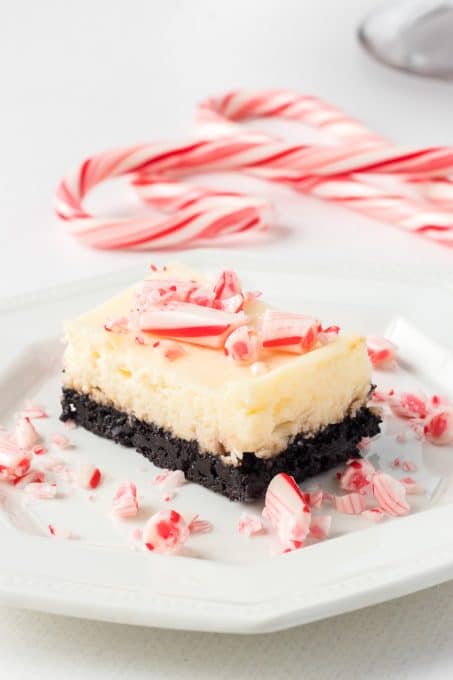 Bars of cheesecake with peppermint.
