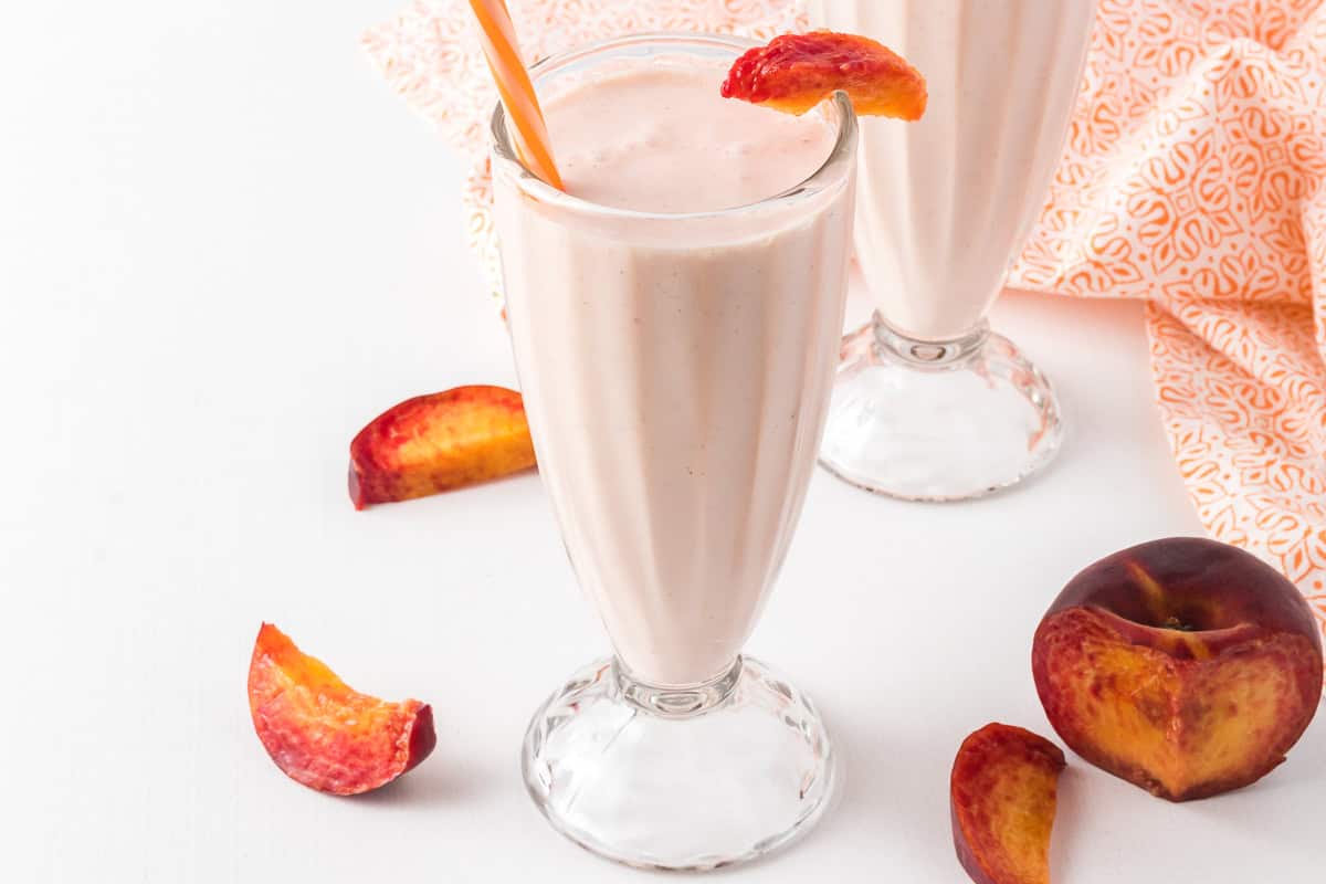Cool off with a Copycat Frosted Peach Lemonade | 365 Days of Baking
