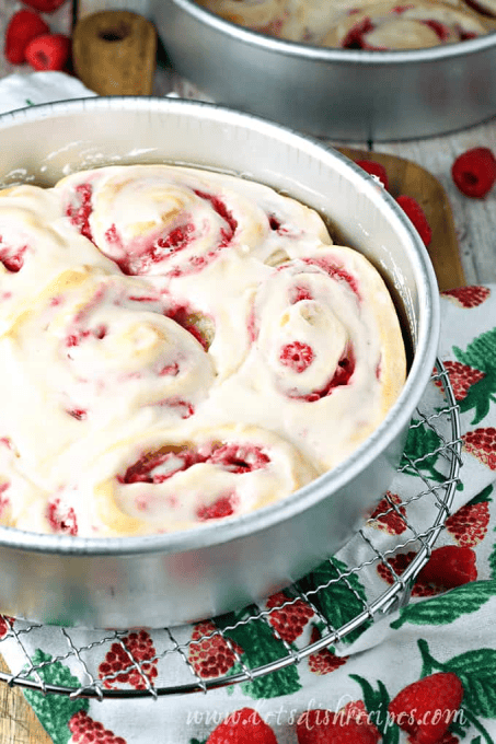 Raspberry Cream Cheese Sweet Rolls - Let's Dish Recipes | Easy Meal Plan Sunday {Week 58}