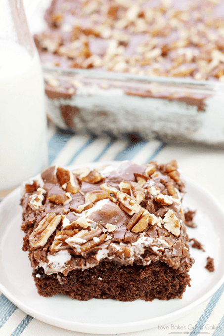 Mississippi Mud Cake - Love Bakes Good Cakes | Easy Meal Plan Sunday {Week 58}