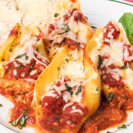 Stuffed cheese shells with chicken.