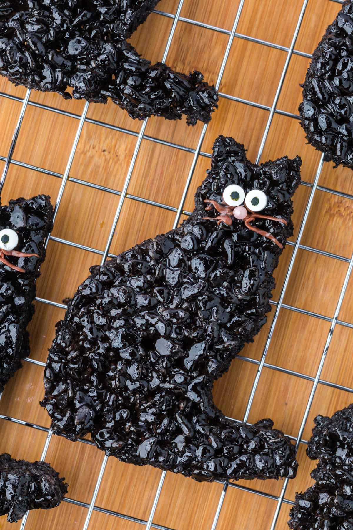 Halloween Black Cats: Festive Rice Krispie Treats | 365 Days of Baking ...