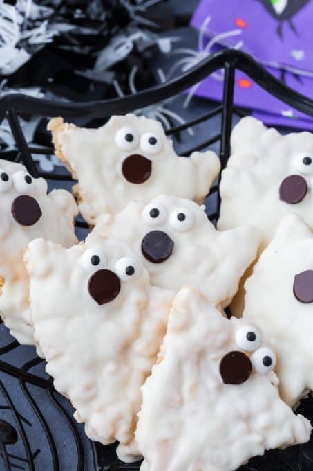 Halloween Ghosts Rice Krispie Treats.