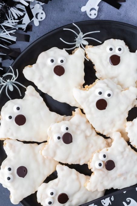 Halloween Ghosts Rice Krispie Treats.