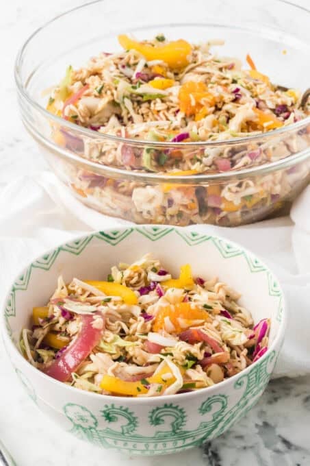 A ramen chicken salad with ginger sesame dressing in two bowls.